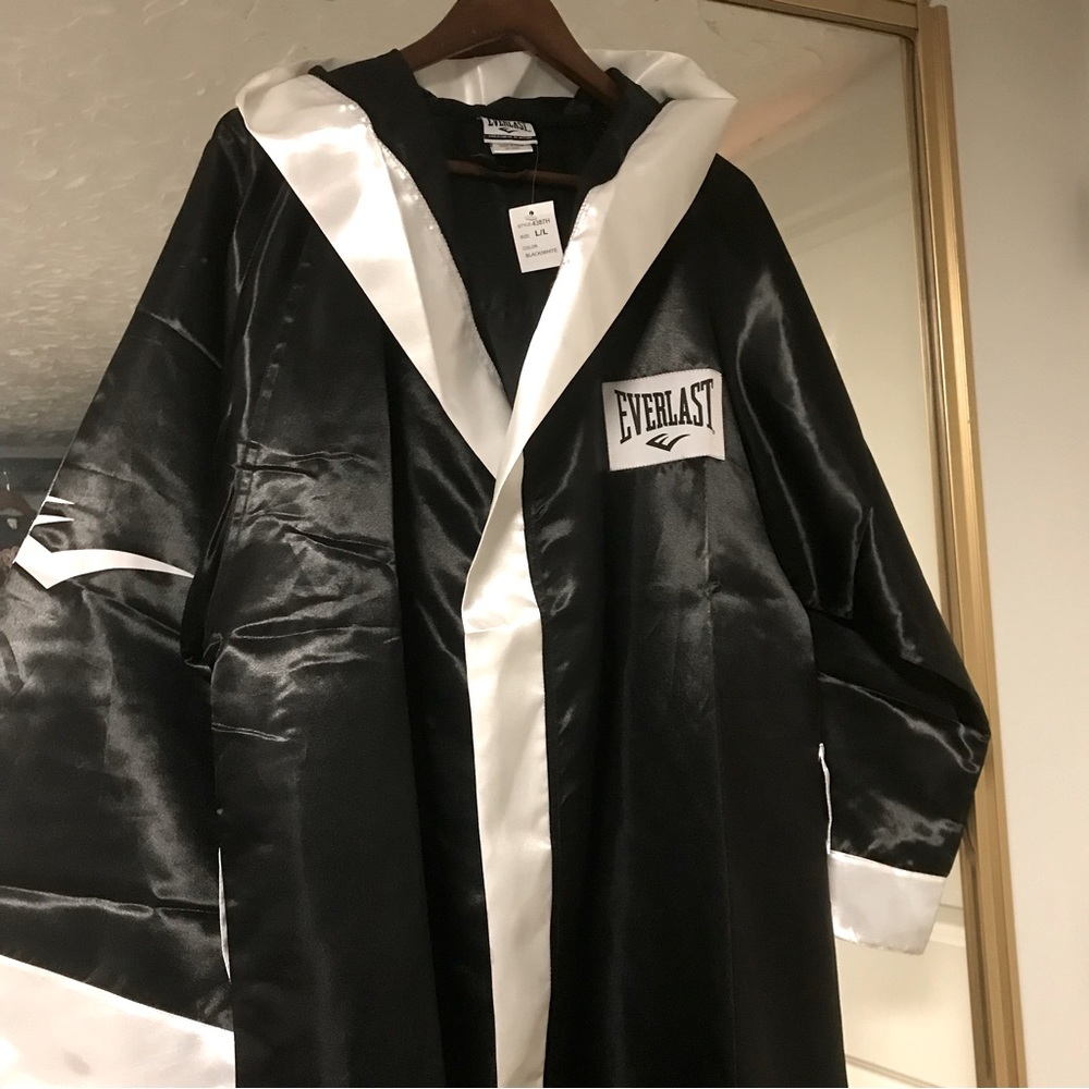 Everlast Boxing MMA Robe Satin Black White Adult Size Large Logo Gym NEW w/ TAG